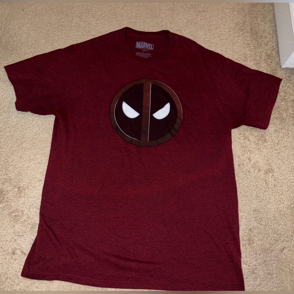𝅺Men’s Marvel Deadpool Shirt - Size Large